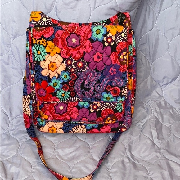 Vera Bradley Handbags - Vera Bradley Mailbag